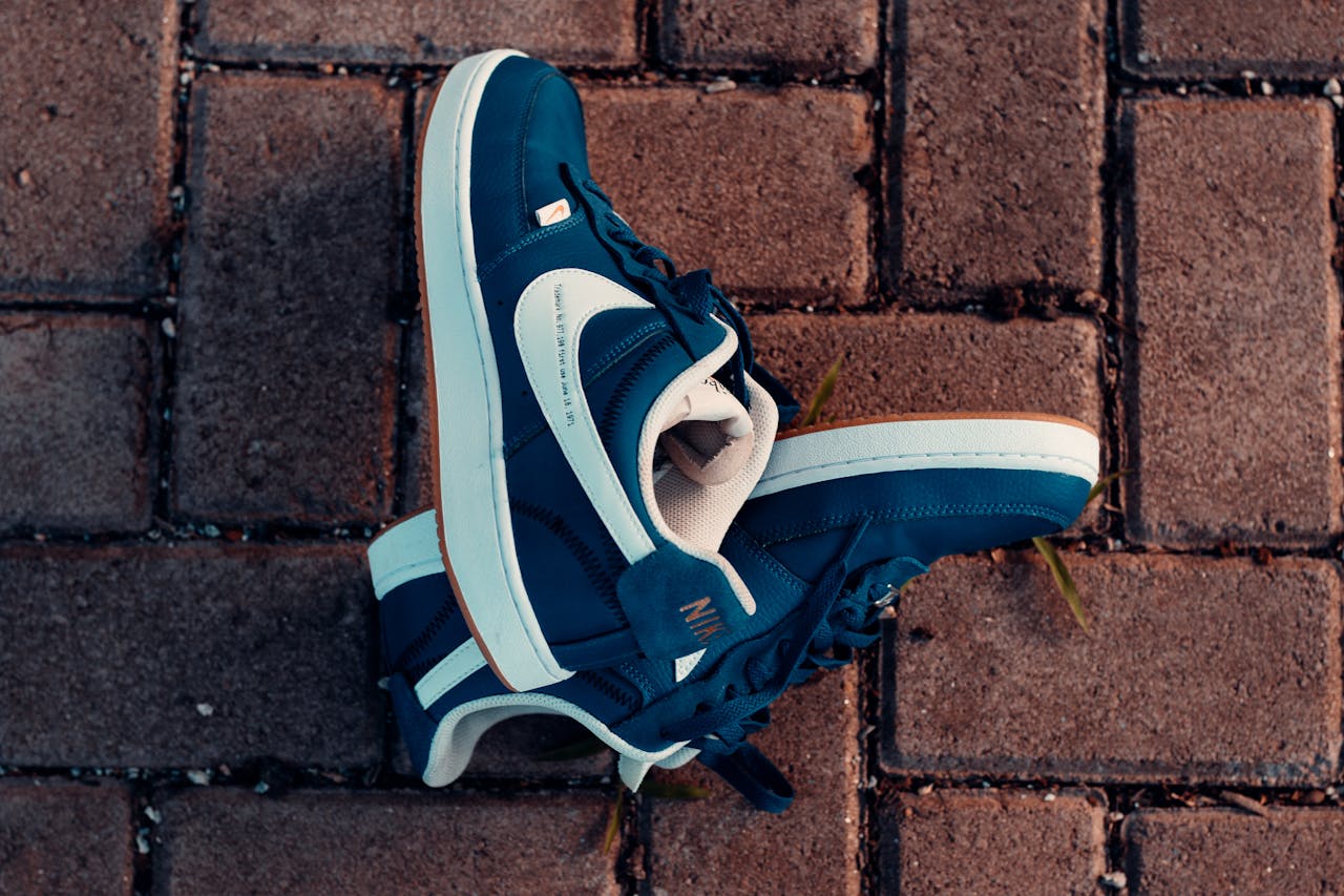 category-05 Close-up of blue sneakers on a brick pavement, highlighting urban street style in Maracanaú, Brazil.
